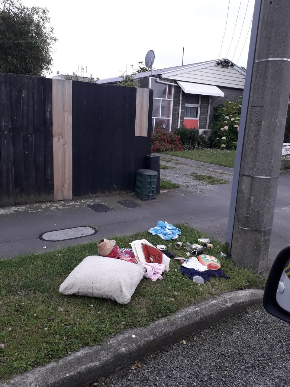 The photograph attached to this rubbish/recycling report
