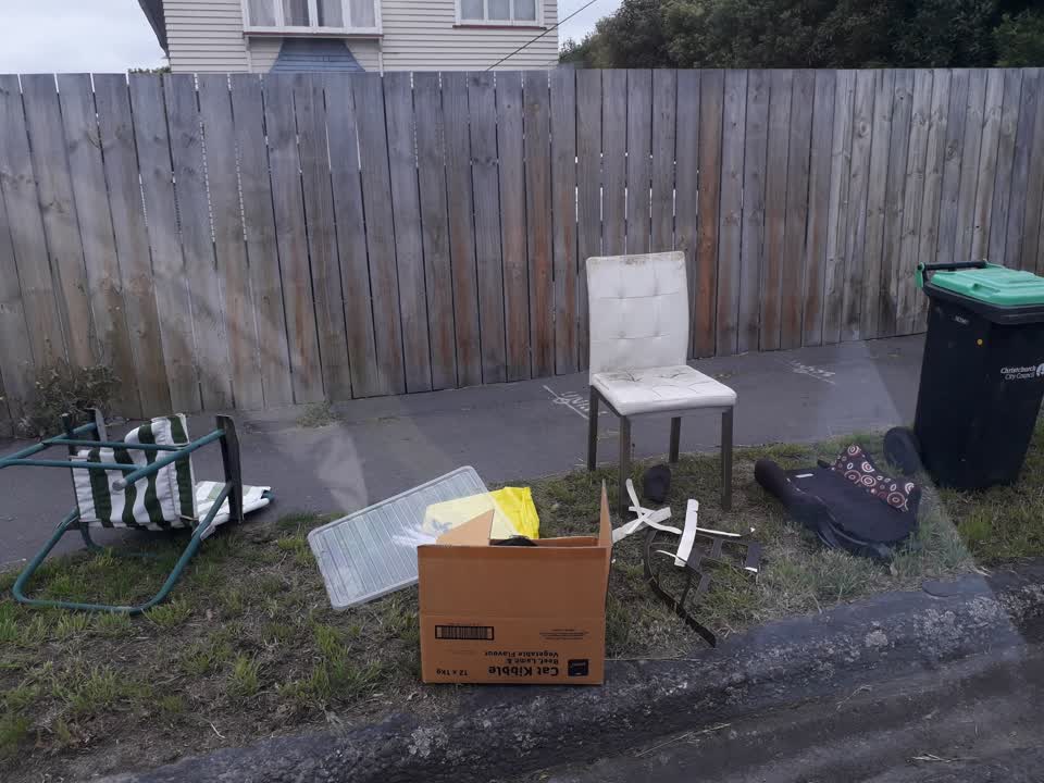 The photograph attached to this rubbish/recycling report