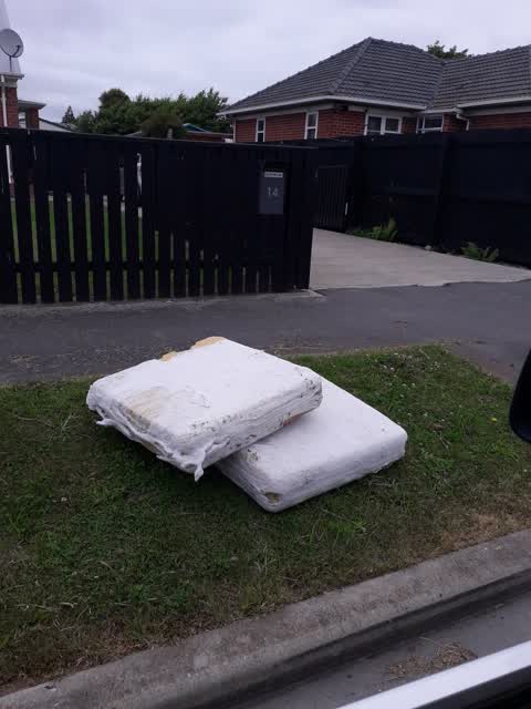 Rubbish/Recycling, a report photo
