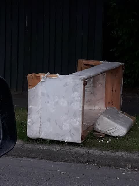 Rubbish/Recycling, a report photo