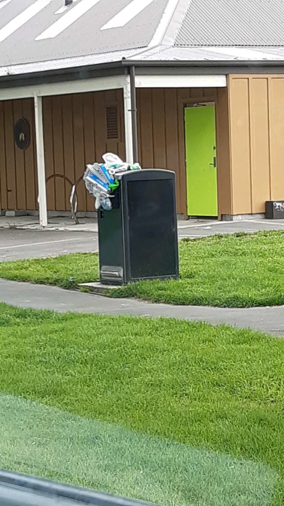 The photograph attached to this rubbish/recycling report