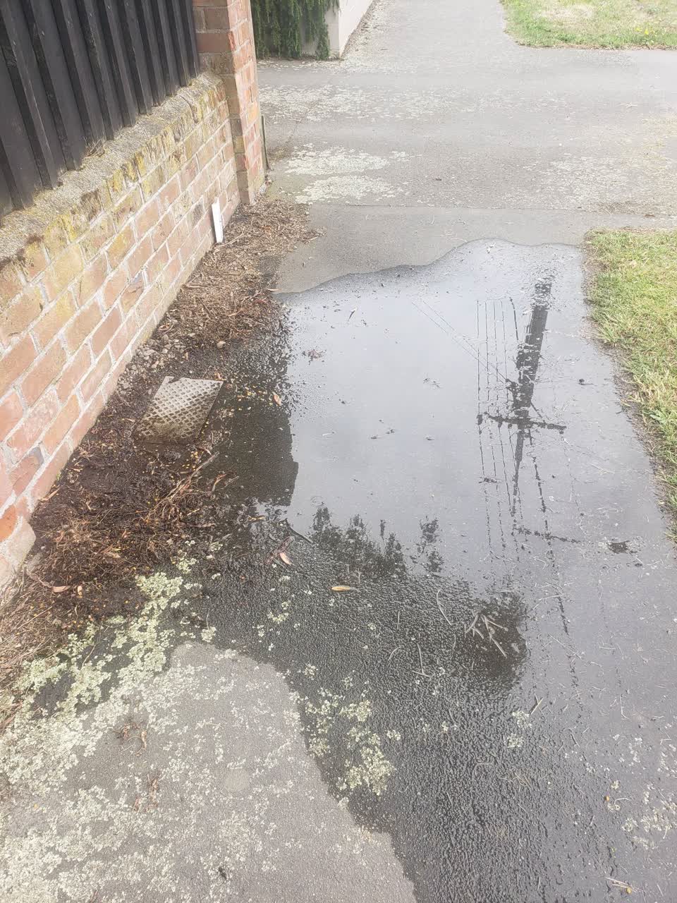 The photograph attached to this sewer - leak / blockage report