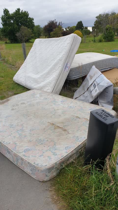 Rubbish/Recycling, a report photo