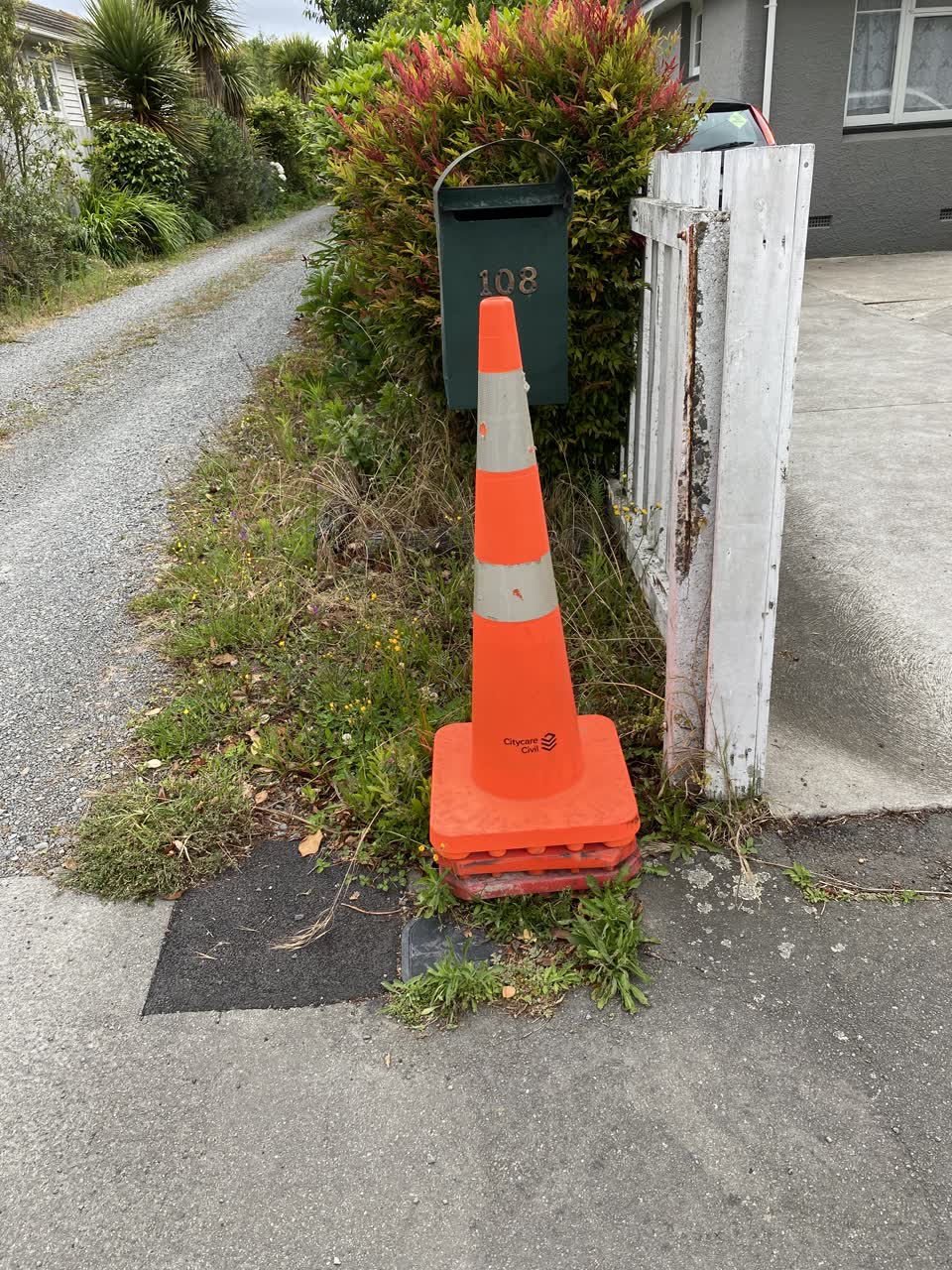 The photograph attached to this rubbish/recycling report