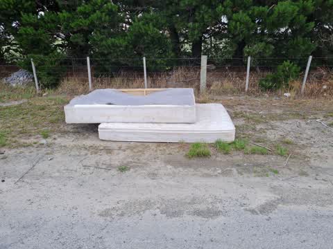 Rubbish/Recycling, a report photo