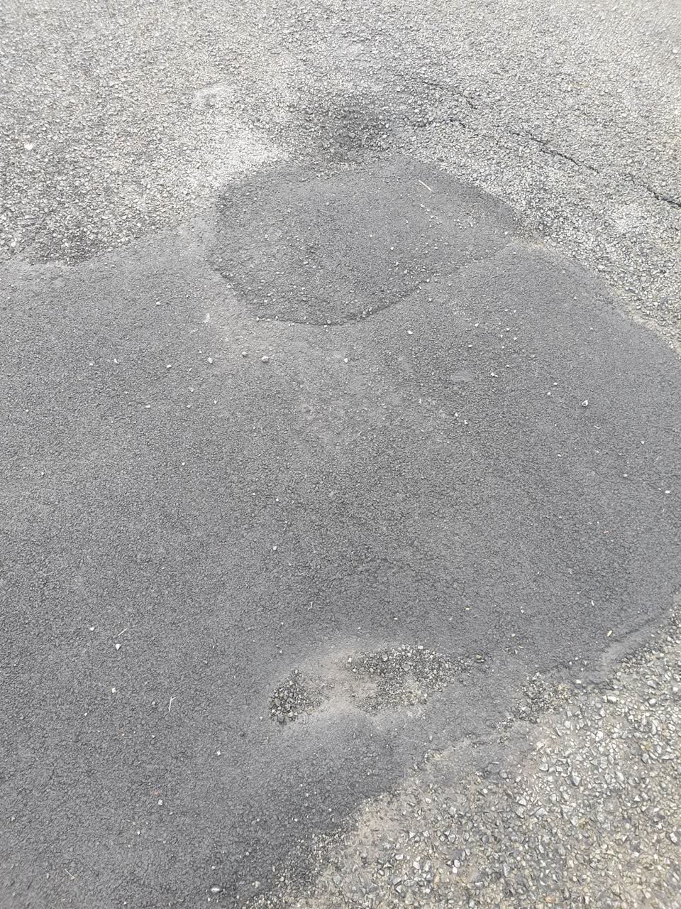 The photograph attached to this roading/streets report
