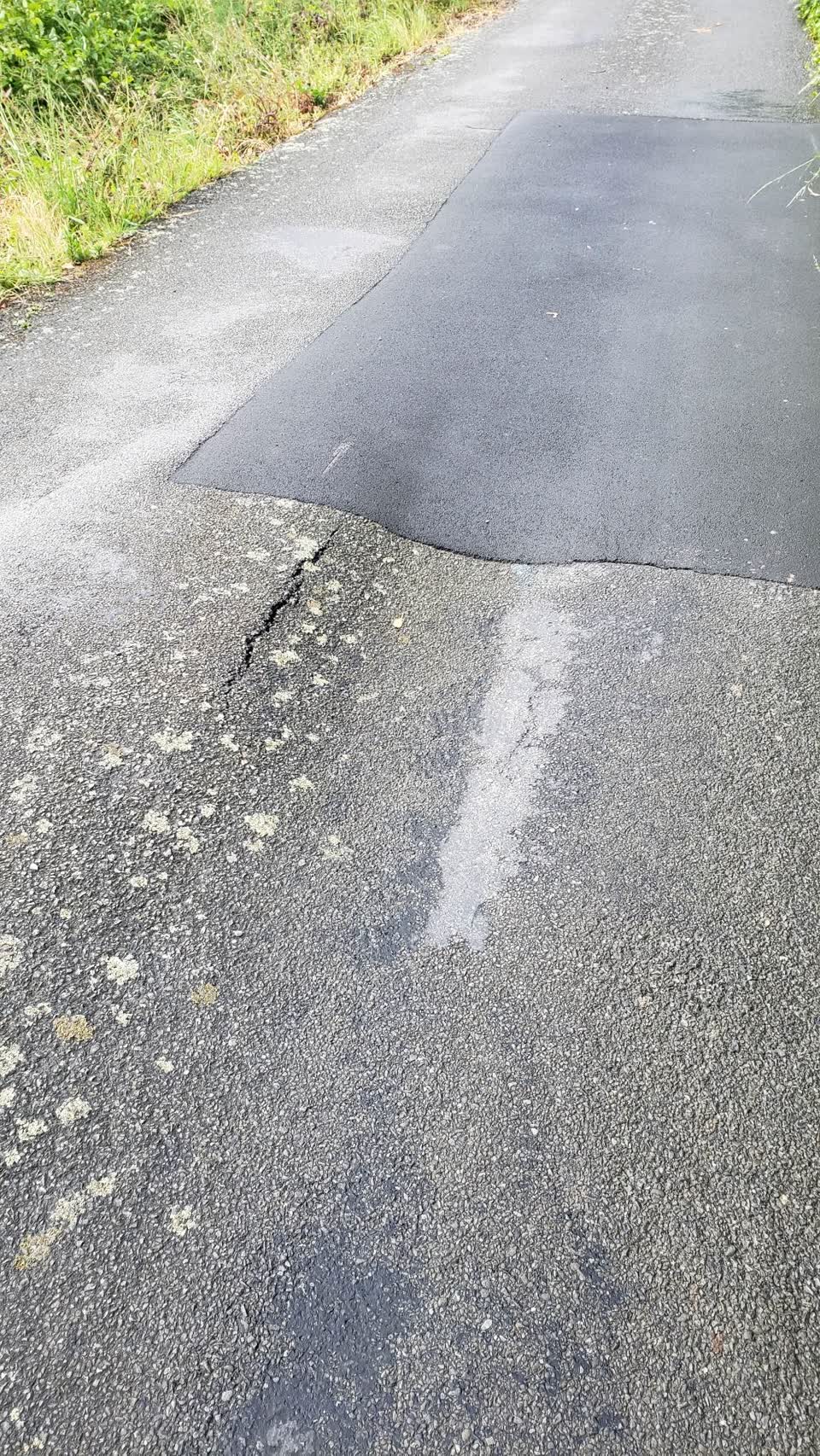 The photograph attached to this roading/streets report