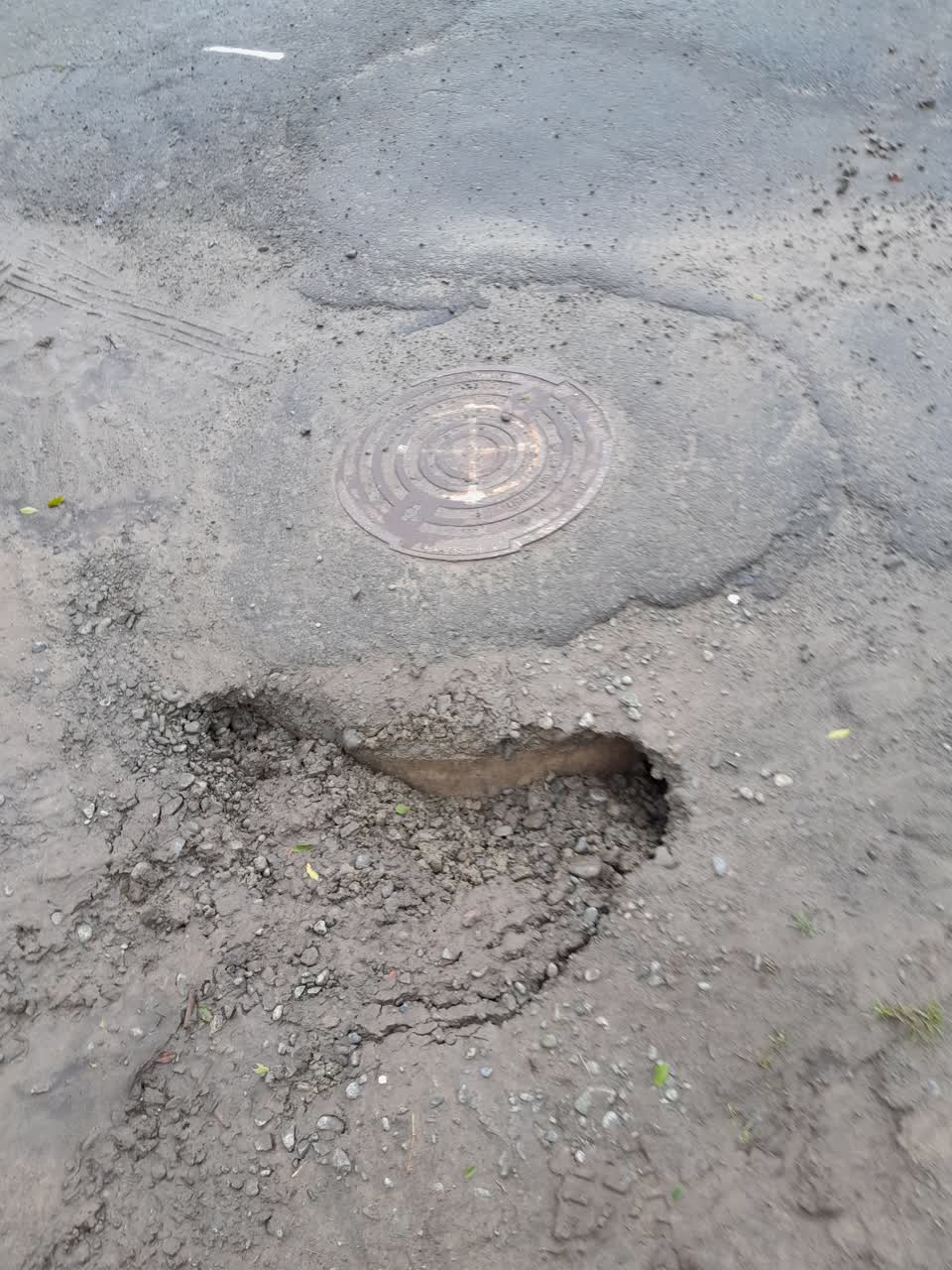 The photograph attached to this roading/streets report