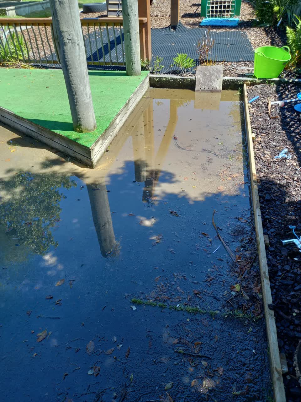 The photograph attached to this sewer - leak / blockage report