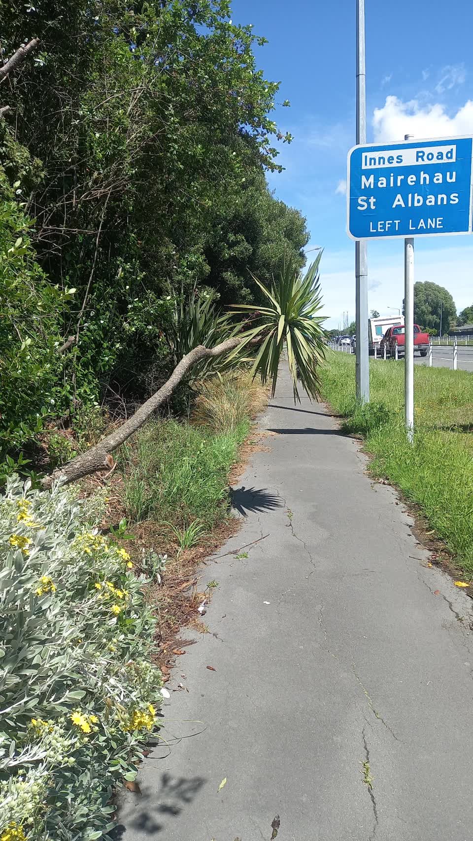 The photograph attached to this roading/streets report