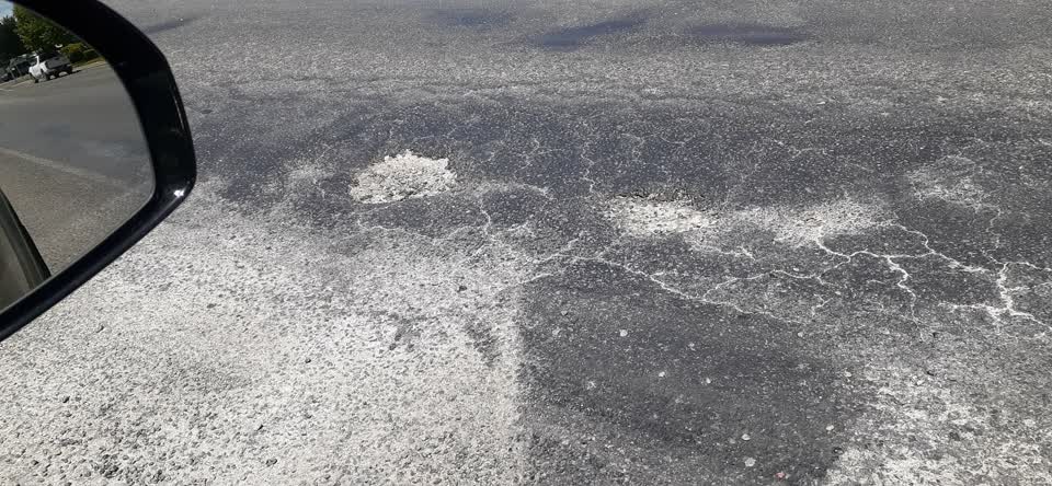 The photograph attached to this roading/streets report