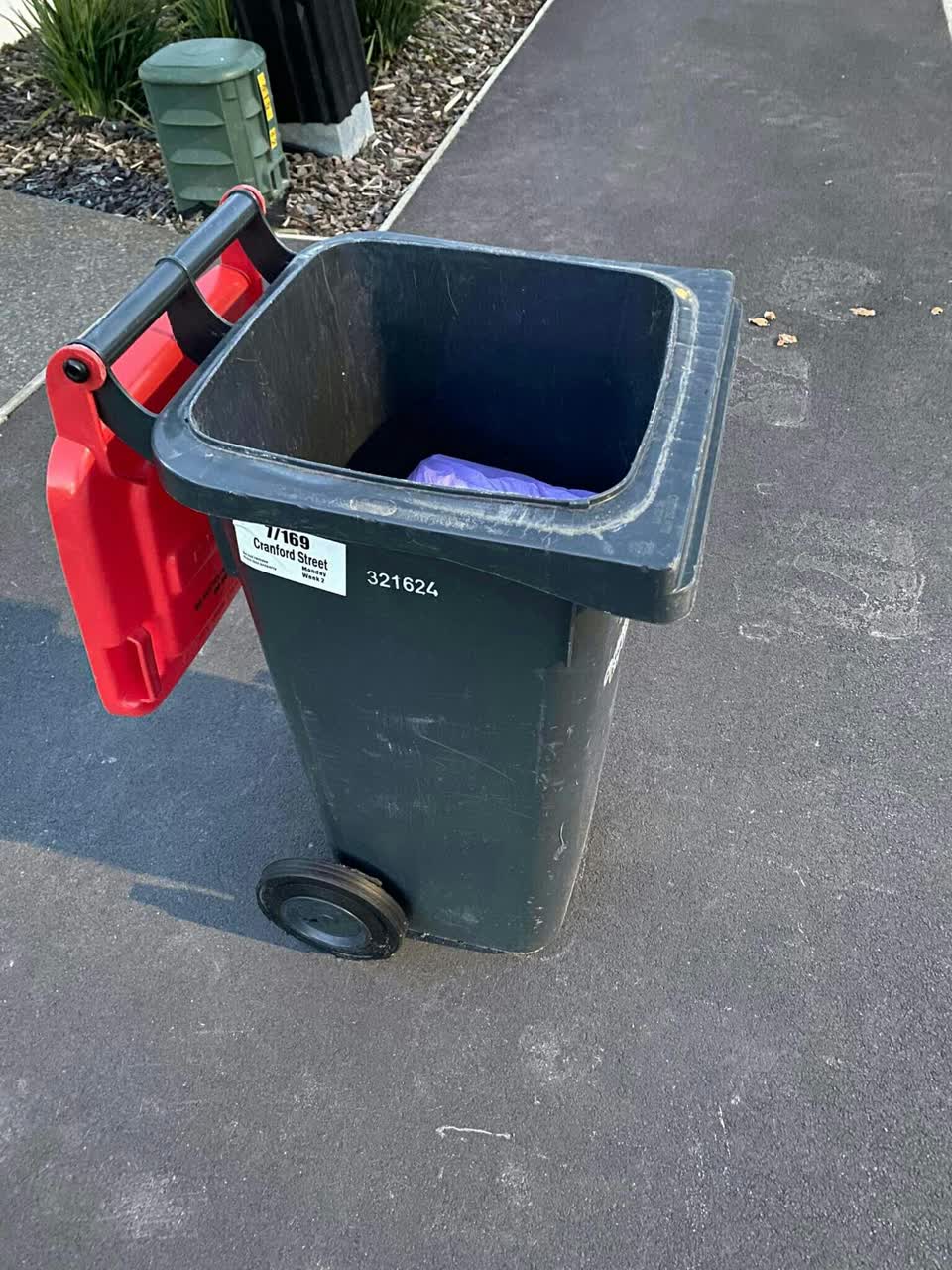 The photograph attached to this rubbish/recycling report