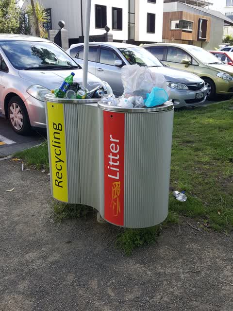 Rubbish/Recycling, a report photo