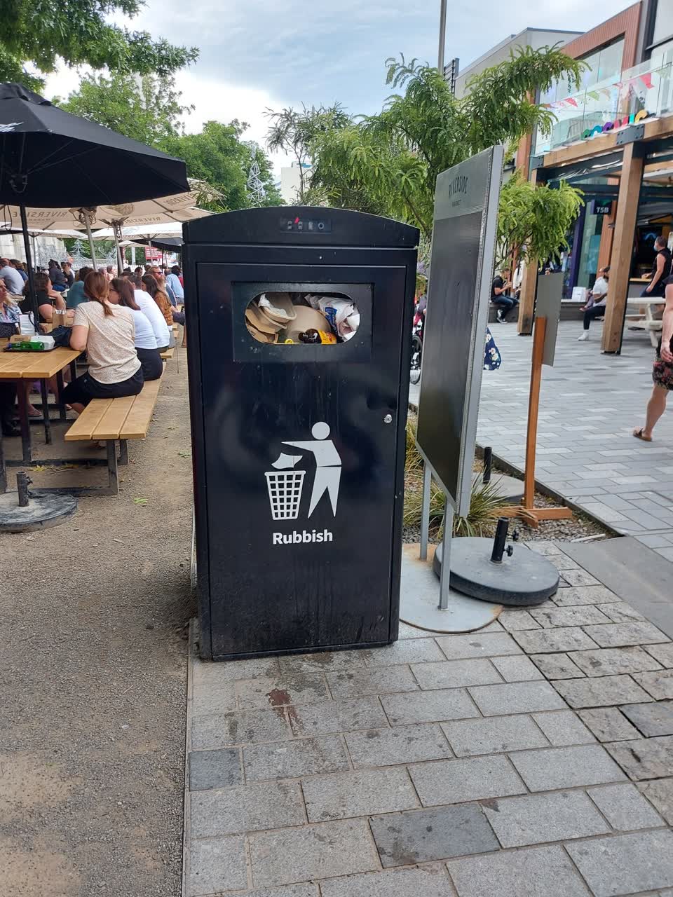 The photograph attached to this rubbish/recycling report