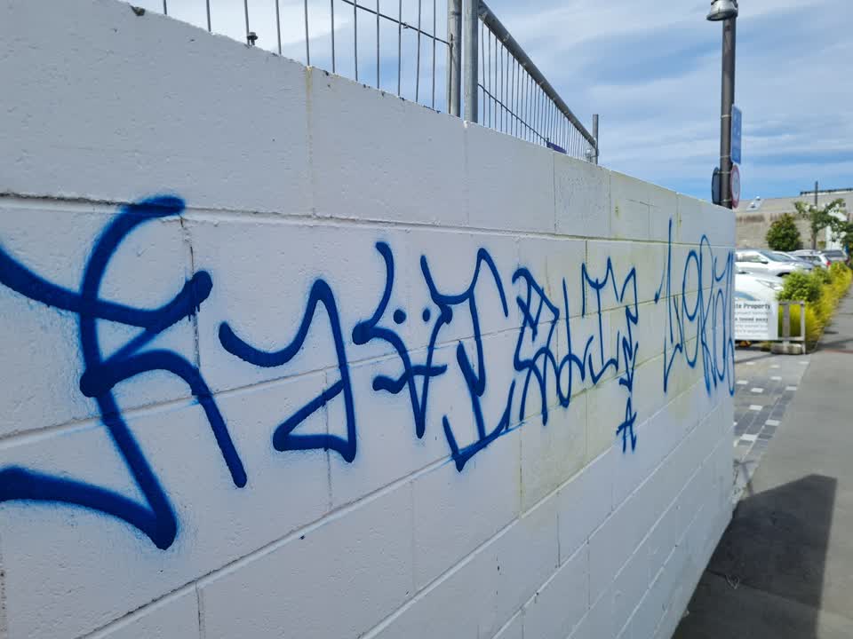 The photograph attached to this graffiti report