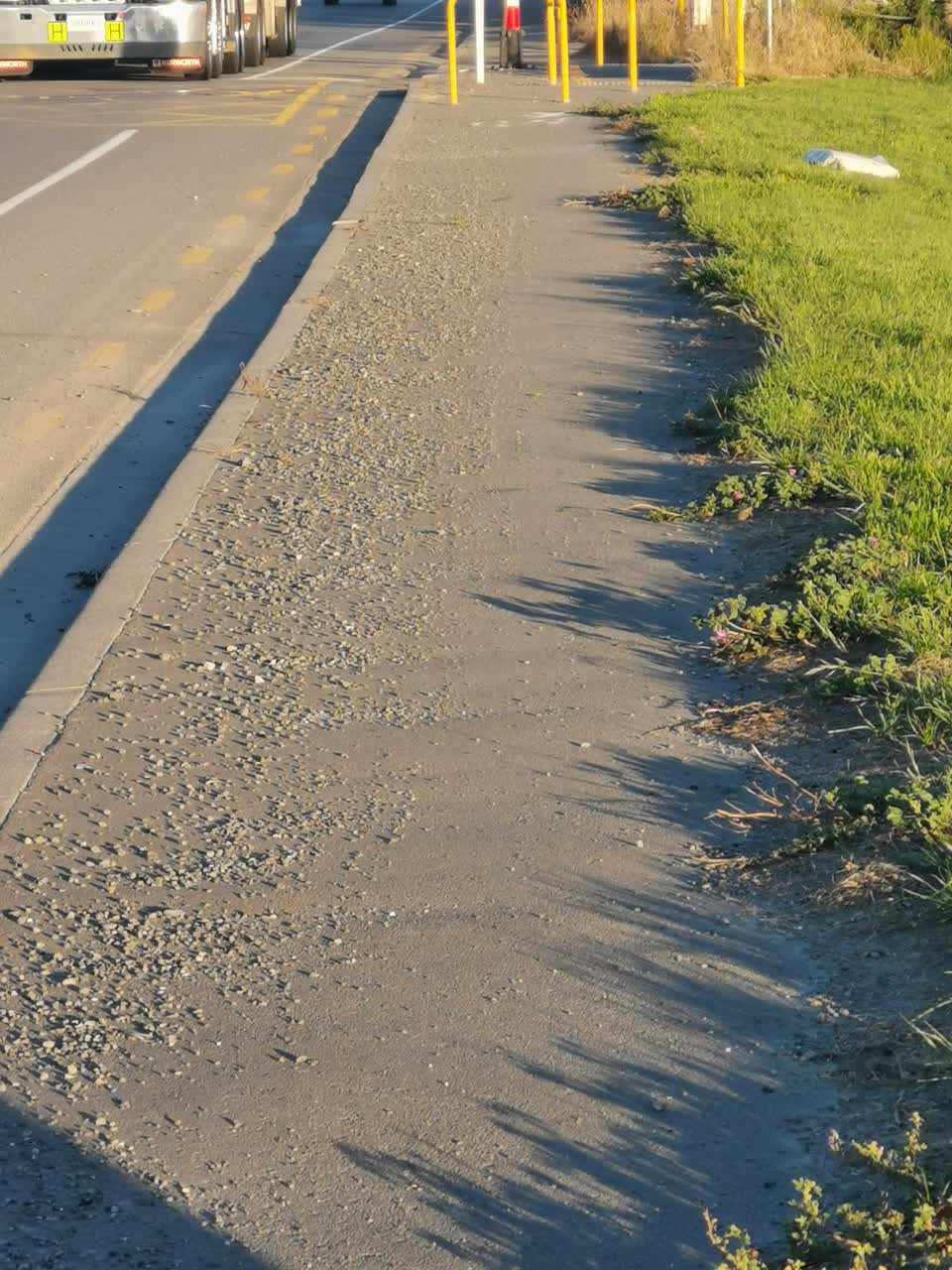 The photograph attached to this roading/streets report