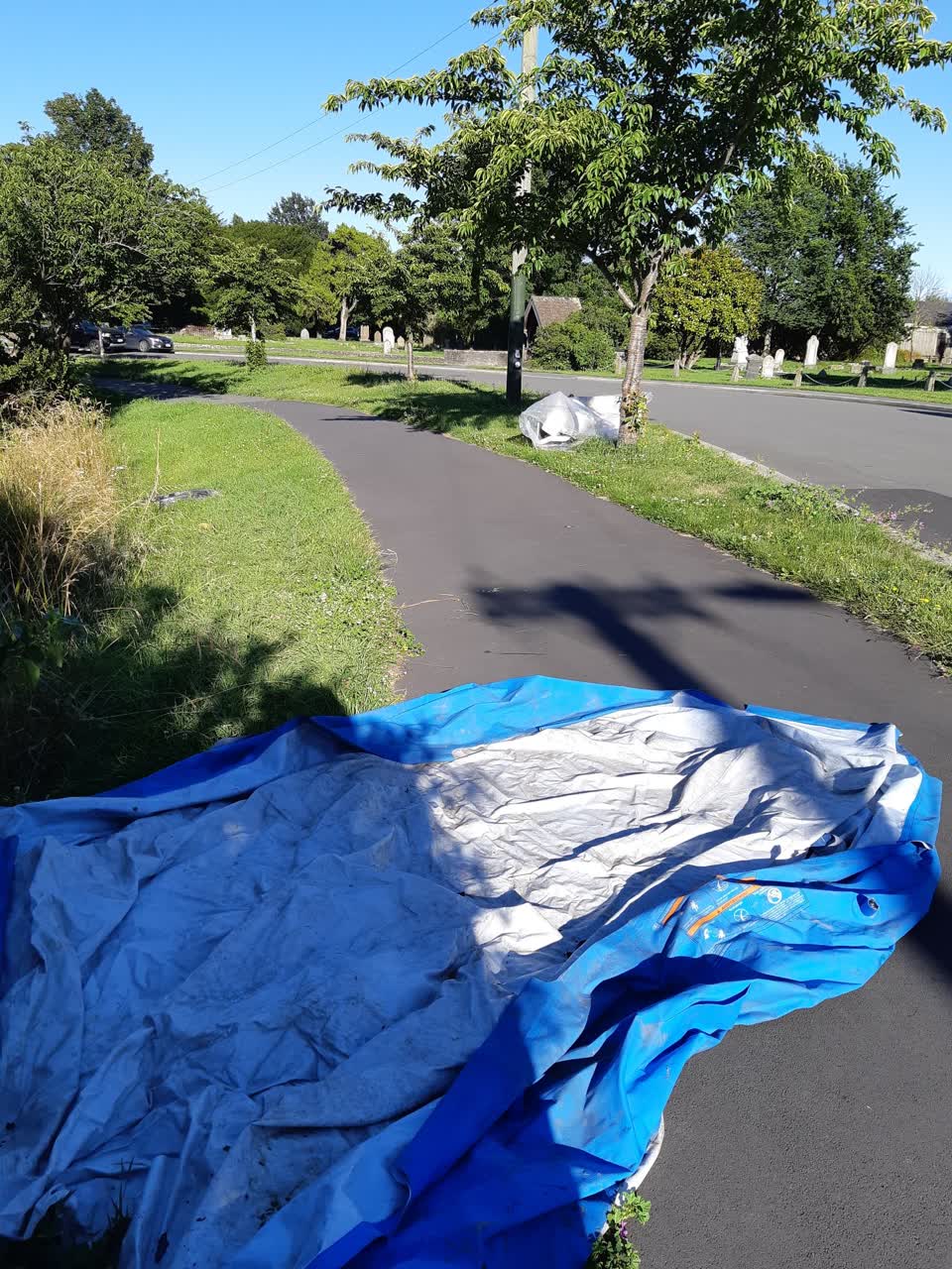 The photograph attached to this rubbish/recycling report