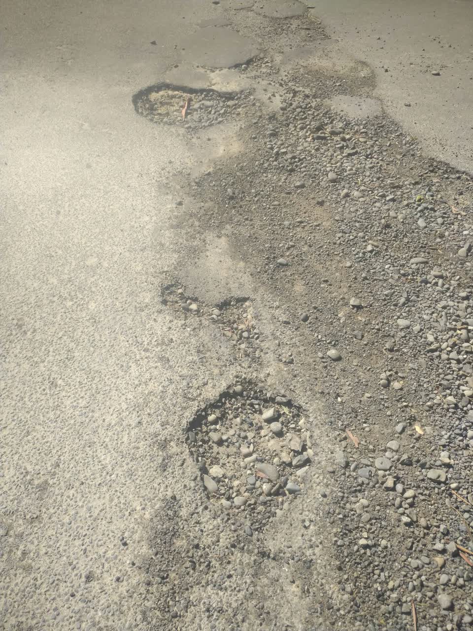 The photograph attached to this roading/streets report