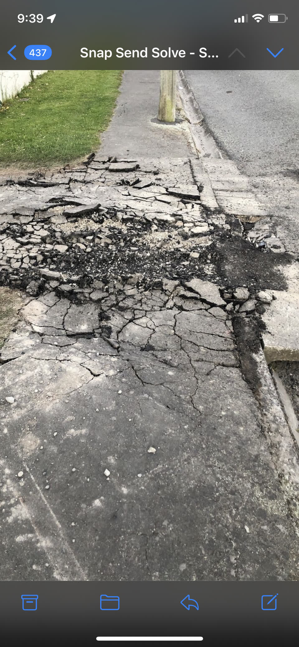 The photograph attached to this roading/streets report