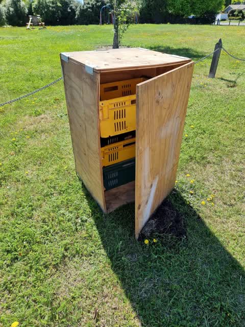 Rubbish/Recycling, a report photo