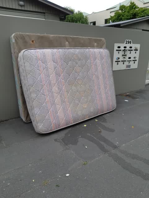 Rubbish/Recycling, a report photo