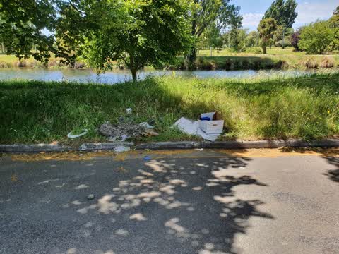 Rubbish/Recycling, a report photo