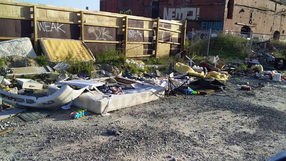The photograph attached to this rubbish/recycling report