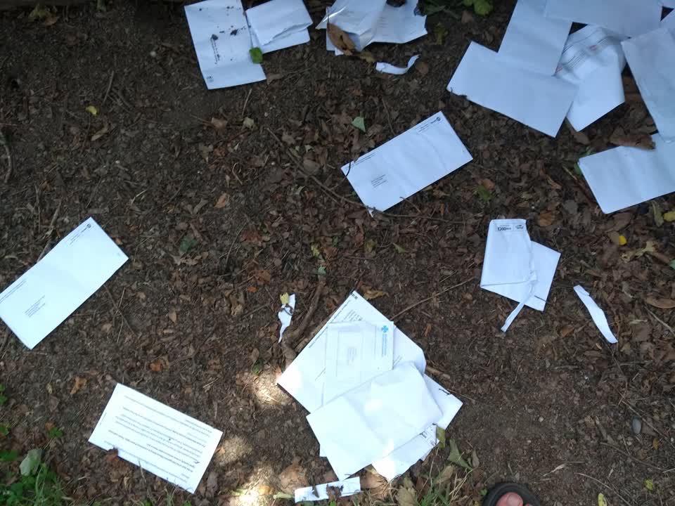 The photograph attached to this rubbish/recycling report