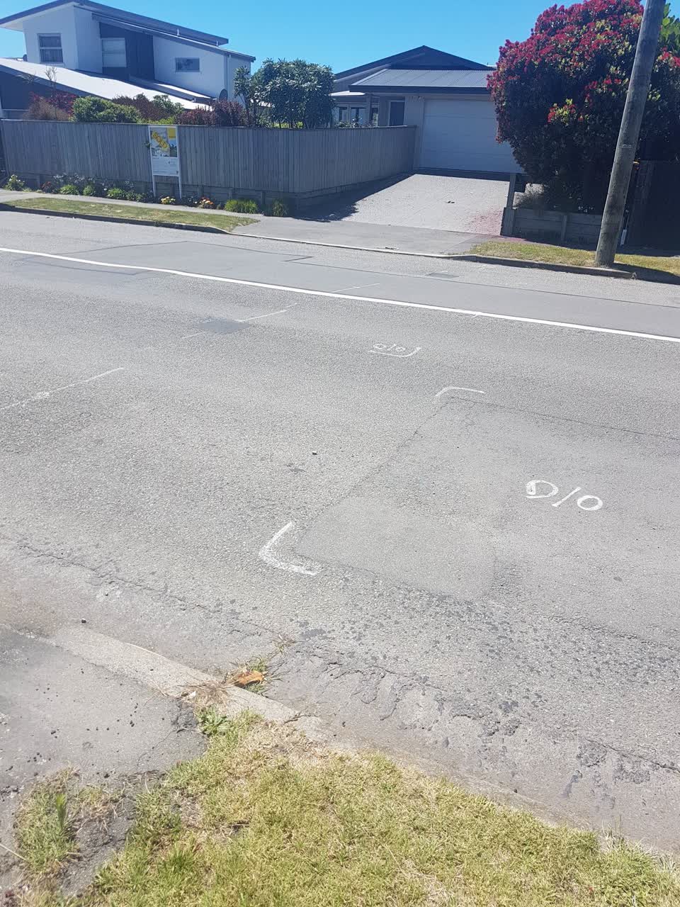 The photograph attached to this roading/streets report