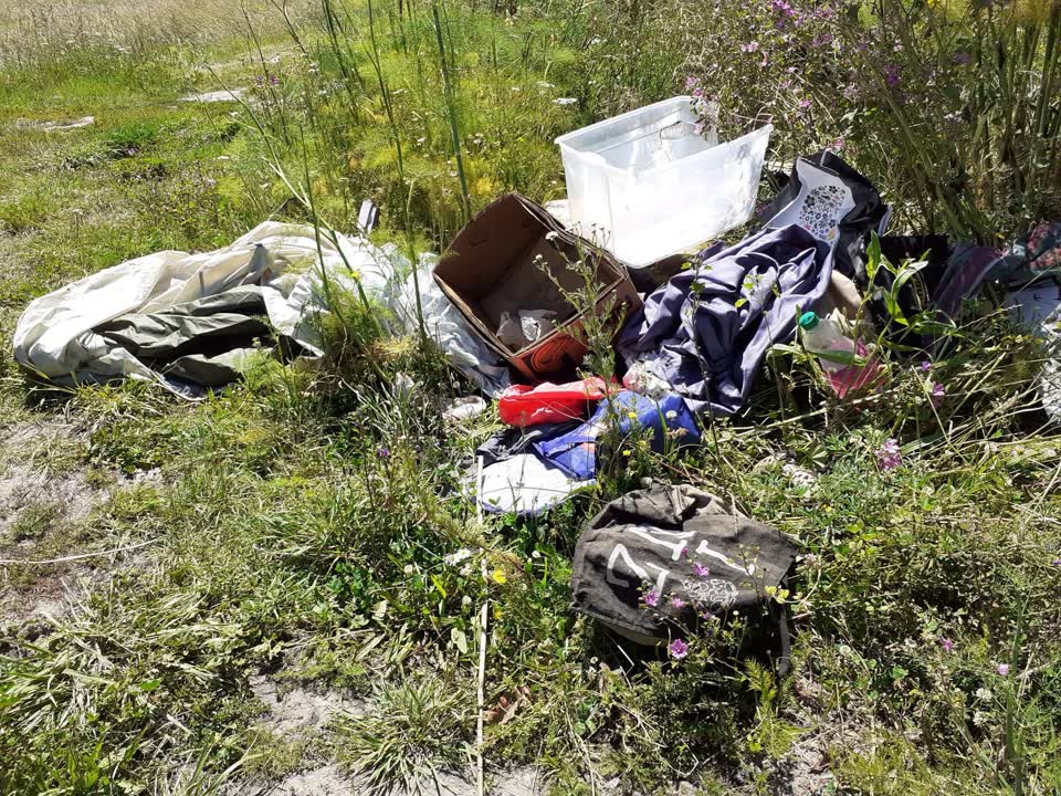 The photograph attached to this rubbish/recycling report