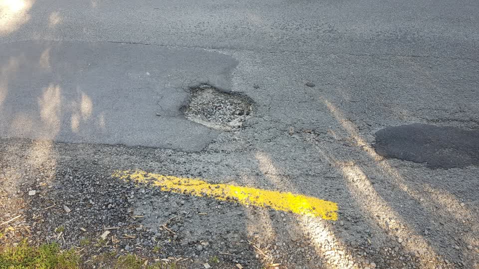 The photograph attached to this roading/streets report