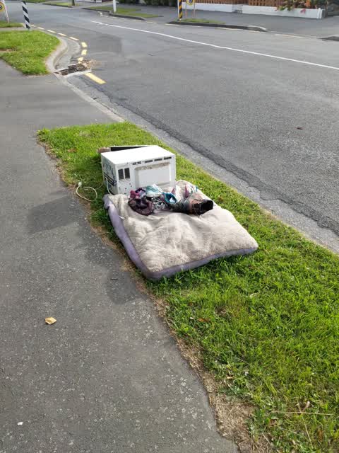 Rubbish/Recycling, a report photo