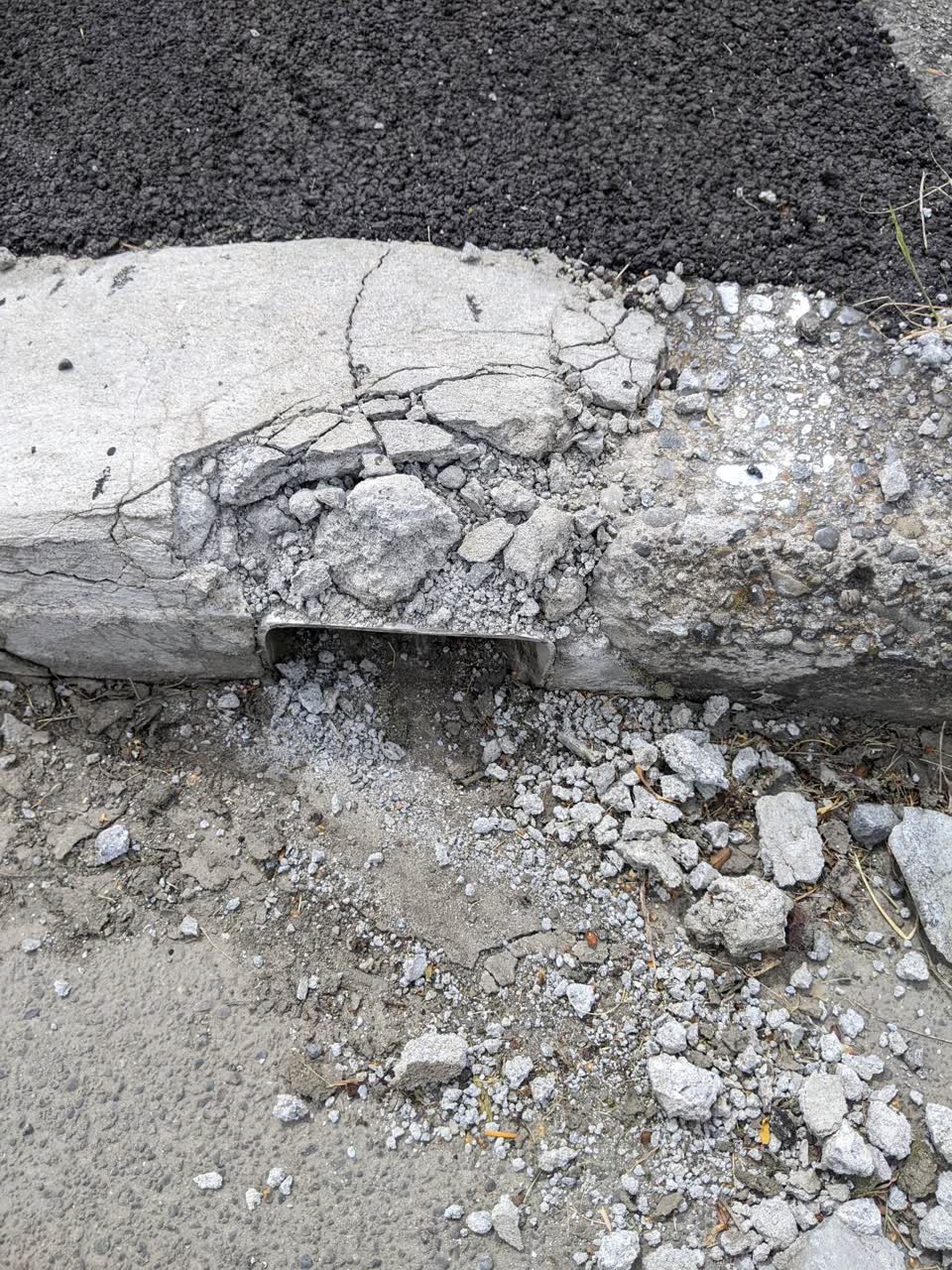 The photograph attached to this sewer - general report