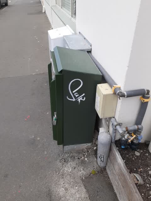 Graffiti, a report photo