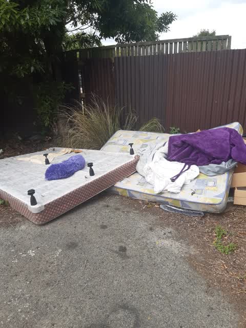 Rubbish/Recycling, a report photo