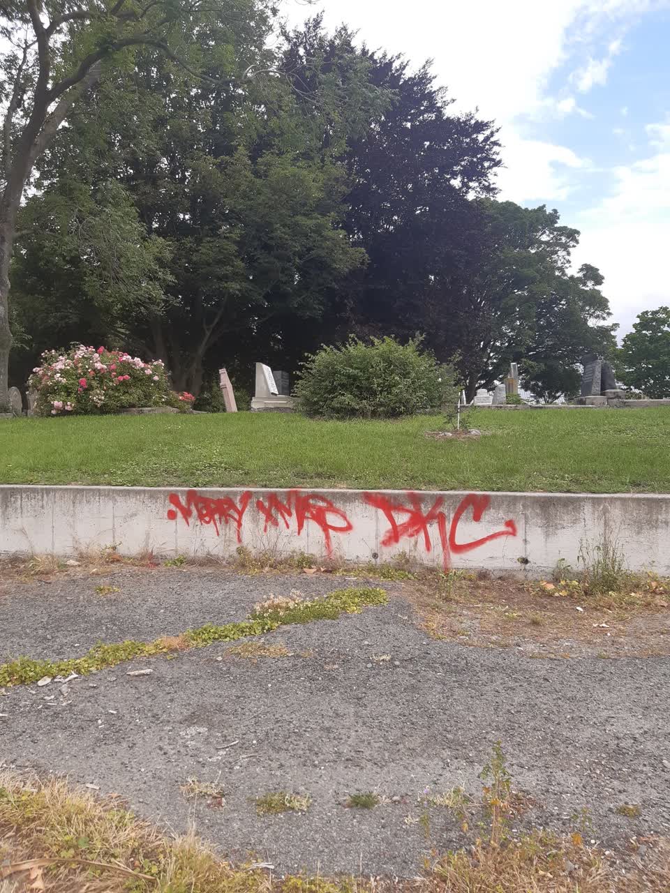 The photograph attached to this graffiti report