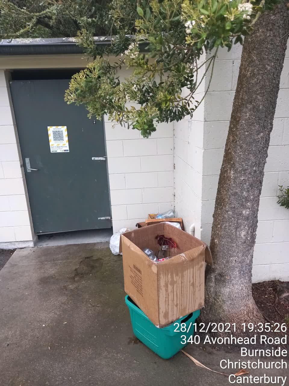 The photograph attached to this rubbish/recycling report