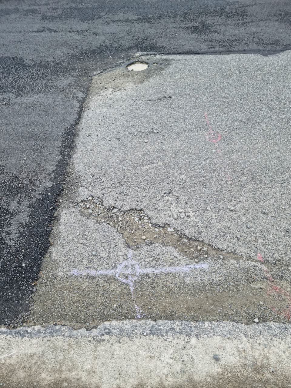 The photograph attached to this roading/streets report