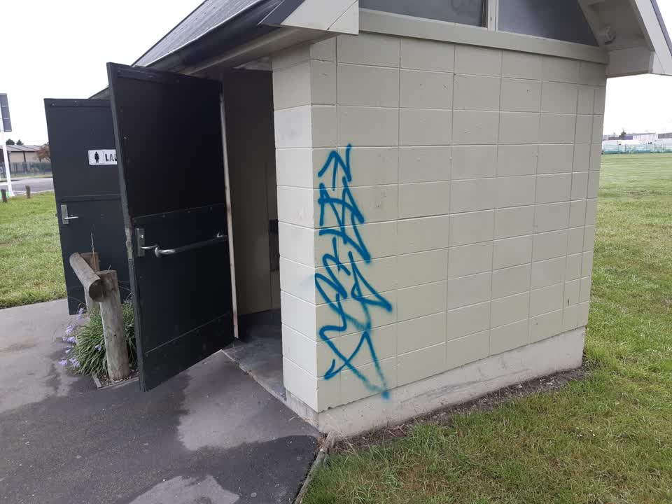 The photograph attached to this graffiti report