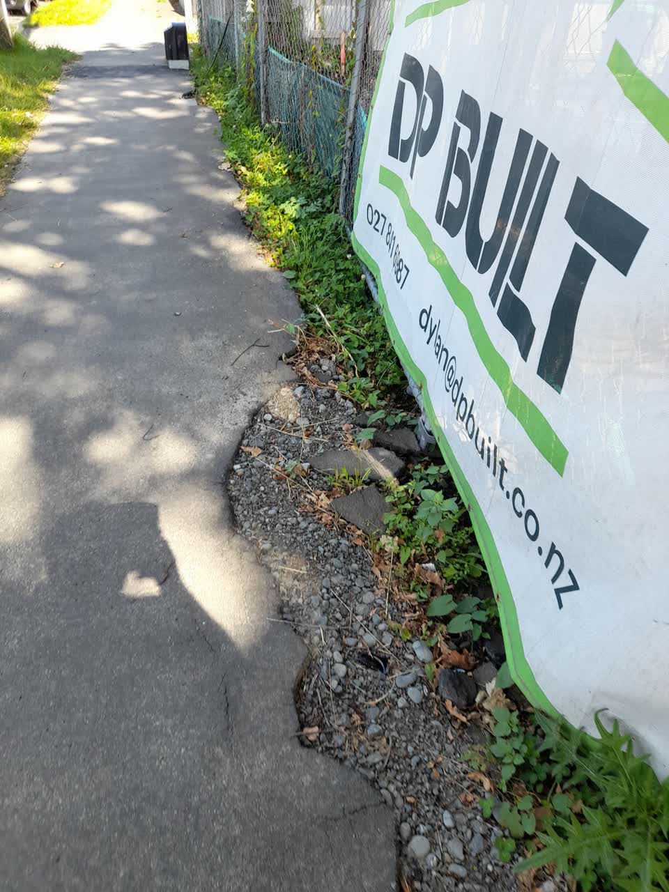 The photograph attached to this roading/streets report