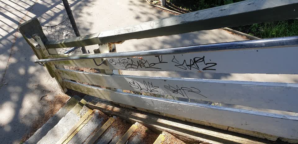 The photograph attached to this graffiti report
