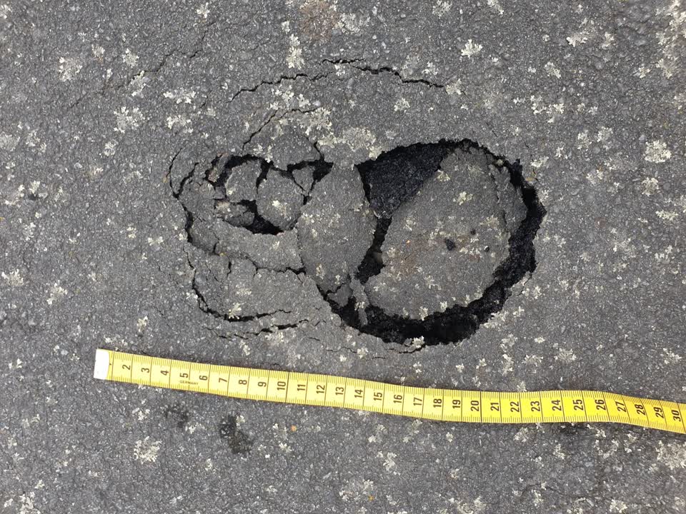 The photograph attached to this roading/streets report