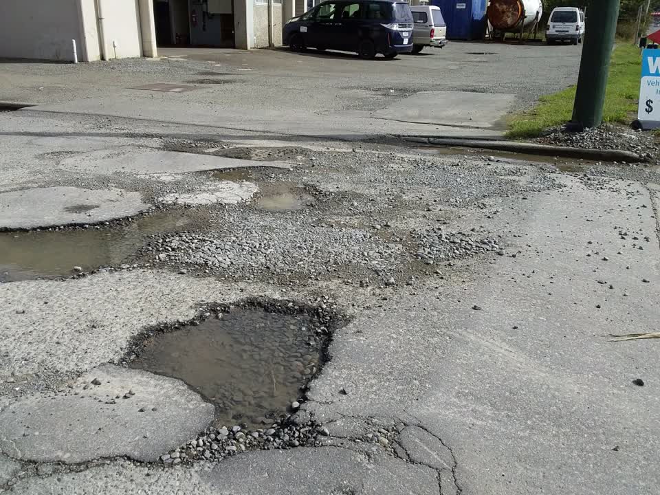 The photograph attached to this roading/streets report