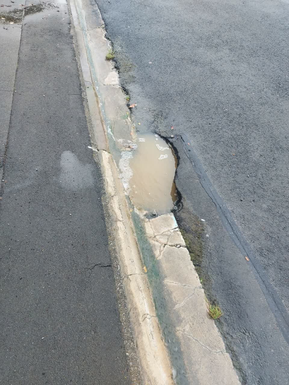 The photograph attached to this roading/streets report