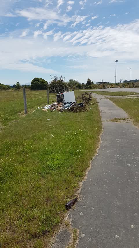 Rubbish/Recycling, a report photo