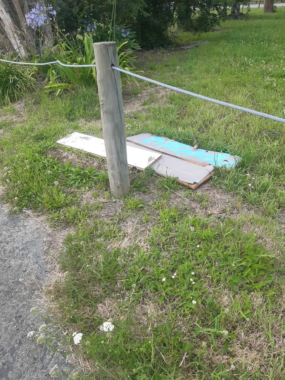 The photograph attached to this rubbish/recycling report