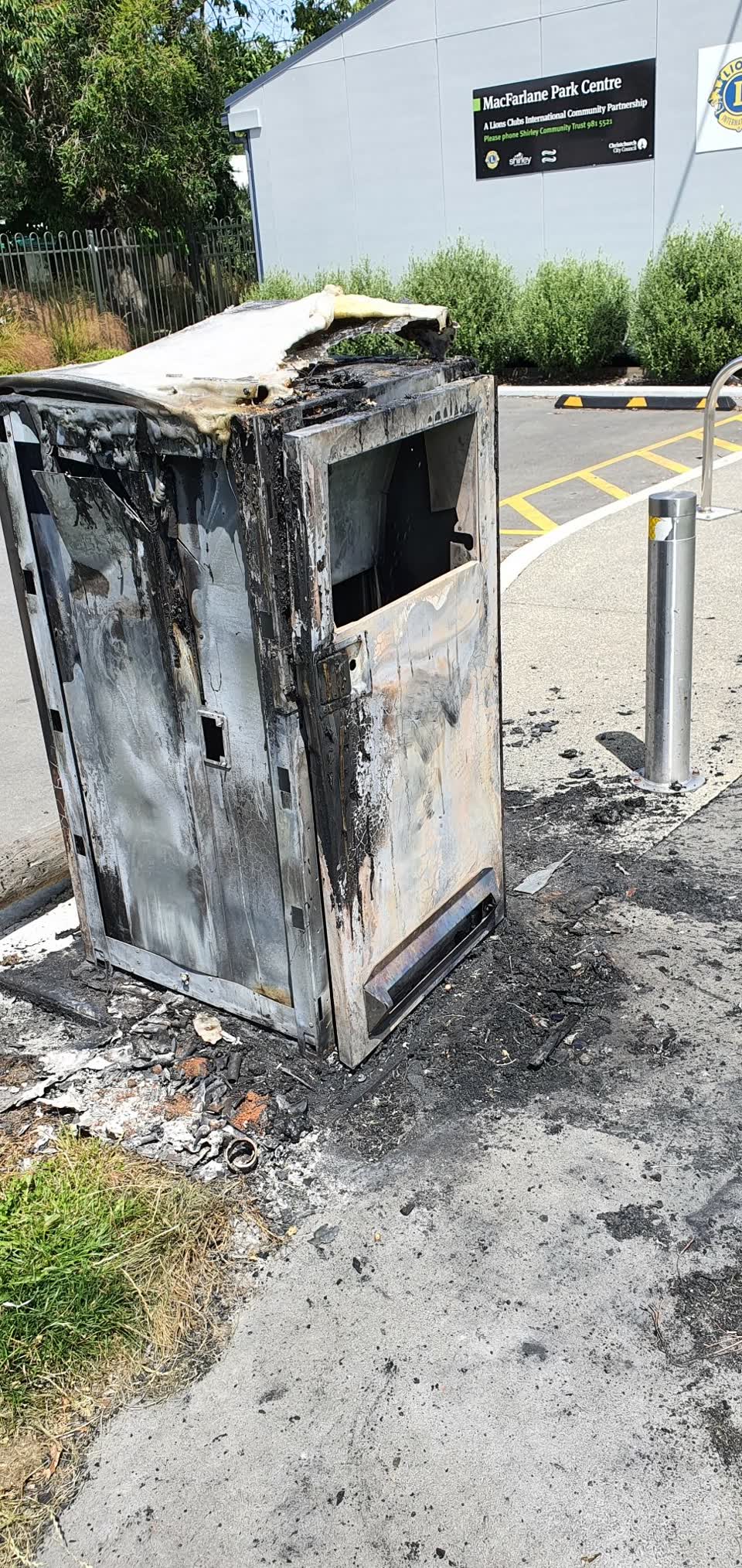 The photograph attached to this rubbish/recycling report