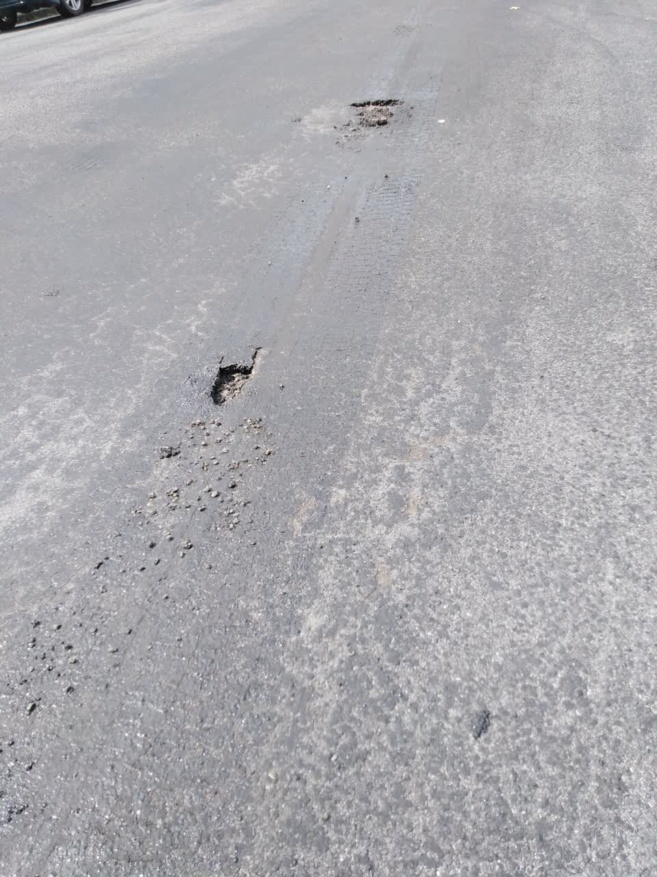 The photograph attached to this roading/streets report