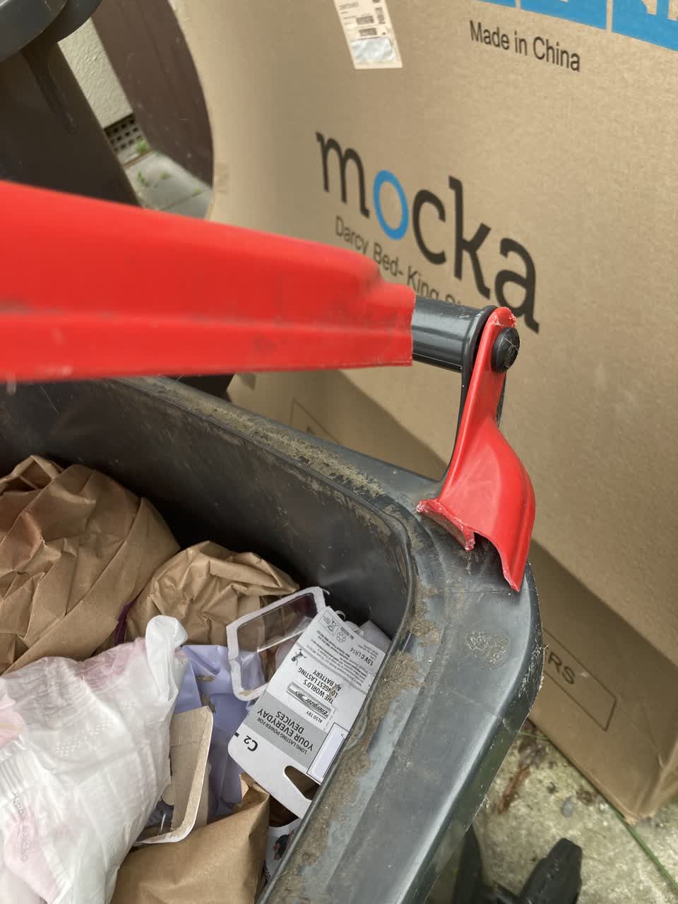 The photograph attached to this rubbish/recycling report
