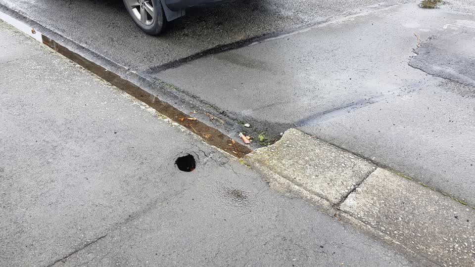 The photograph attached to this roading/streets report